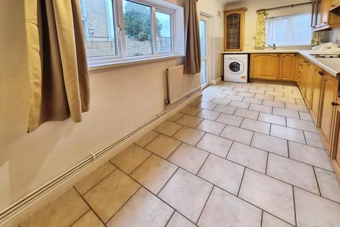 3 bedroom terraced house to rent, Oak Street, Newport,