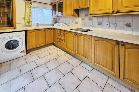 3 bedroom terraced house to rent, Oak Street, Newport,