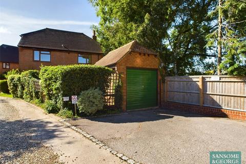 3 bedroom detached house to rent, Phoenix Court, Kingsclere, Newbury, Hampshire, RG20