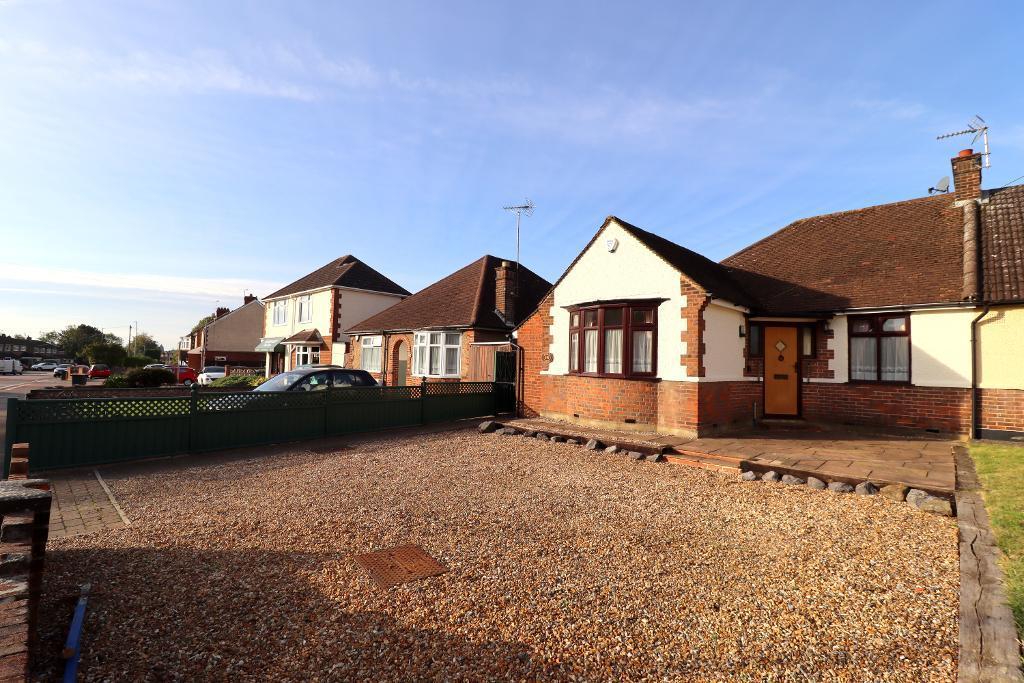 Hitchin Road, Stopsley, Luton, Bedfordshire, LU2 7UL 3 bed bungalow for