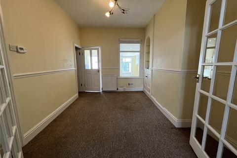 2 bedroom terraced house to rent, Russell Street, Harrogate, North Yorkshire, HG2