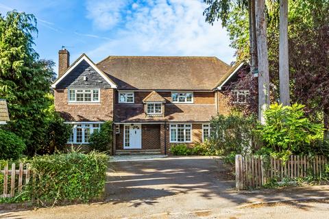 3 Greenways, Walton On The Hill, Tadworth, KT20 7QE