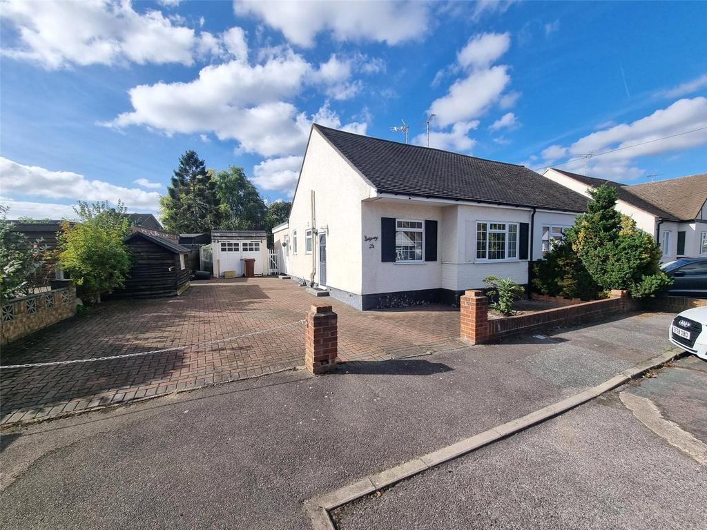 Fernwood, Hadleigh Benfleet, Essex, SS7 3 bed bungalow for sale £350,000