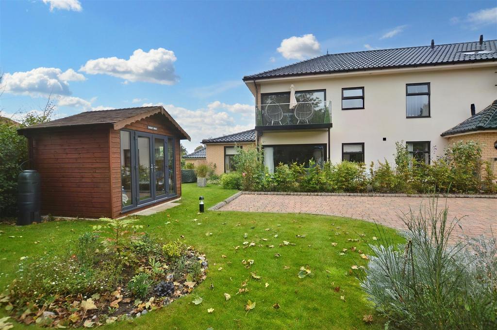 Barclay Court Gardens, Cromer 2 bed apartment for sale £415,000