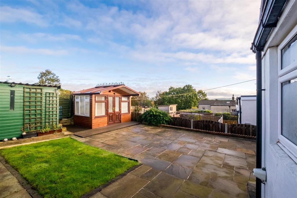 Kaye Lane, Huddersfield 2 bed semidetached bungalow for sale £239,950