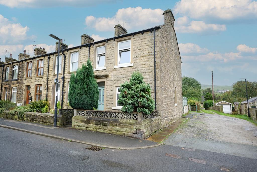 Red Lion Street, Earby, BB18 3 bed end of terrace house for sale £139,950