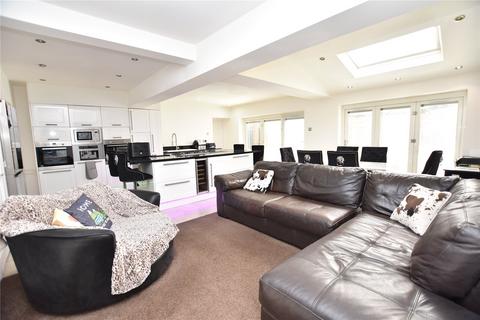 4 bedroom semi-detached house for sale, Hollyshaw Lane, Leeds, West Yorkshire