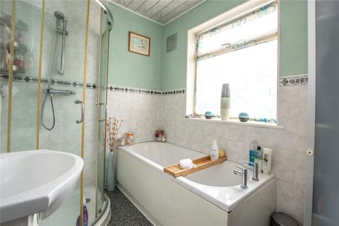 8 Carrholm Crescent, Leeds, LS7 2NL