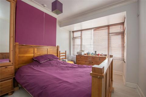 8 Carrholm Crescent, Leeds, LS7 2NL