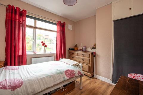 8 Carrholm Crescent, Leeds, LS7 2NL