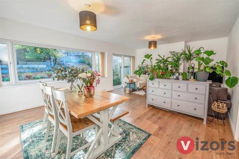 27 Ferney Hill Avenue, Redditch, B97 4RU