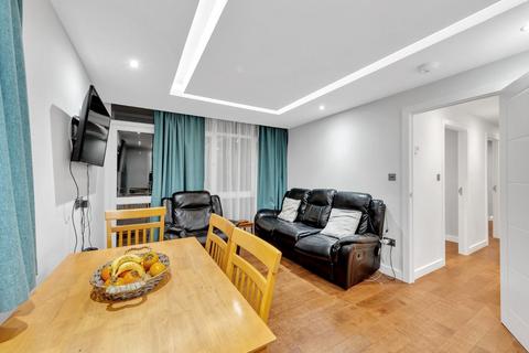 2 bedroom apartment for sale, Melfield Gardens, London