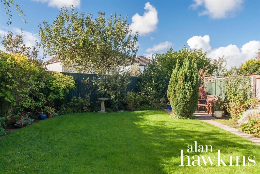 Rowan Drive, Royal Wootton Bassett SN4 7 4 bed semidetached house for