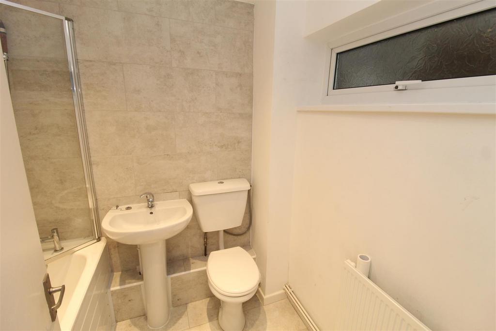 Bathroom1.JPG