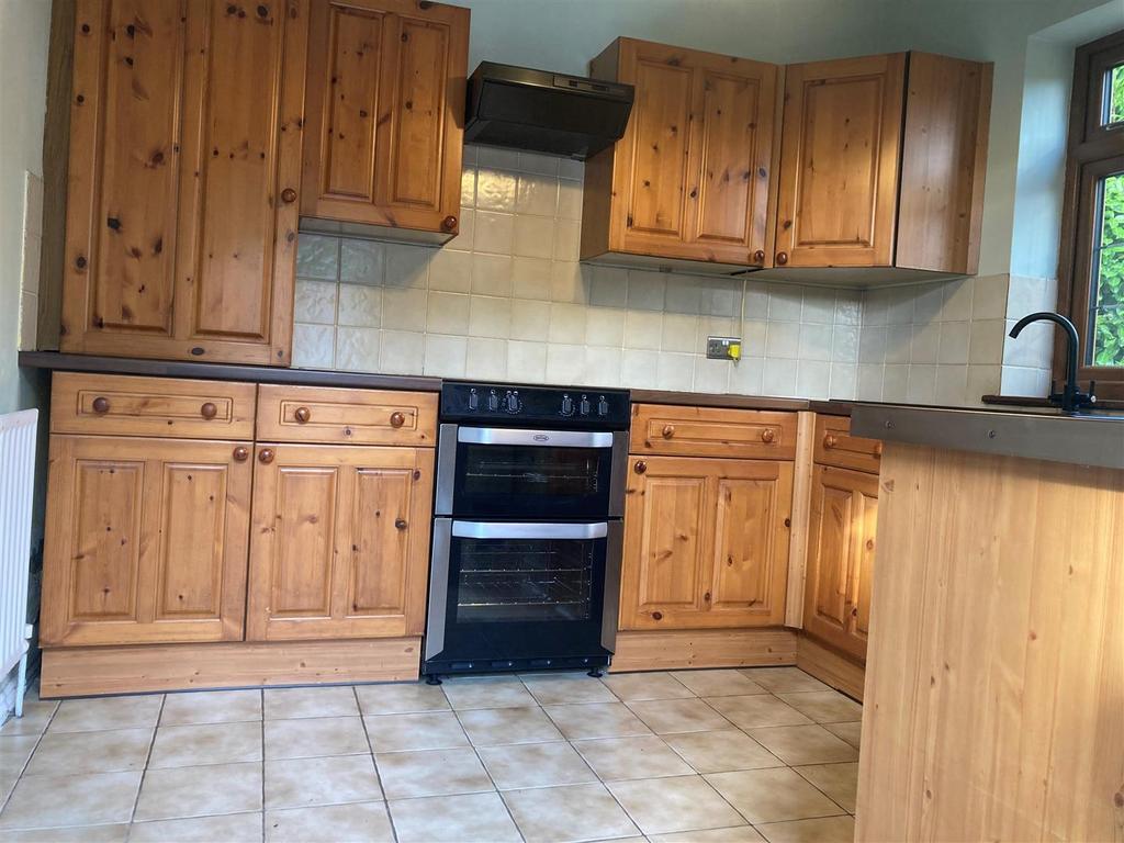 KITCHEN 2.jpg