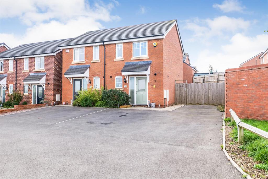 Lantern Yard, Galley Common, Nuneaton 2 bed semidetached house for