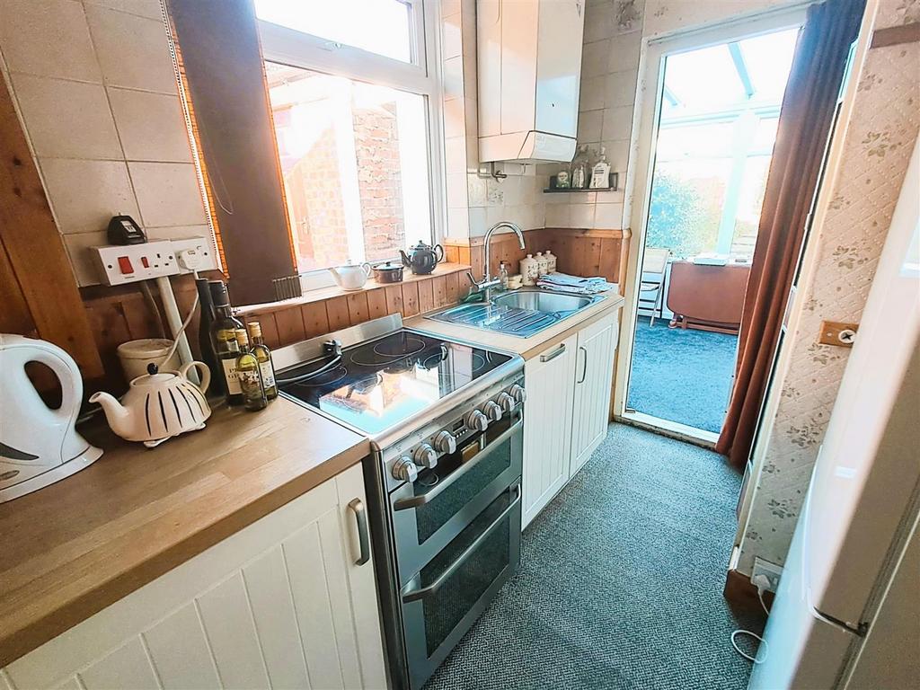 Re Fitted Kitchen