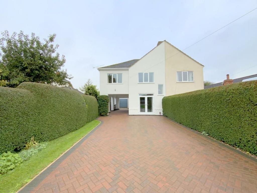 Tetney Lane, HoltonLeClay, Grimsby 4 bed semidetached house for sale