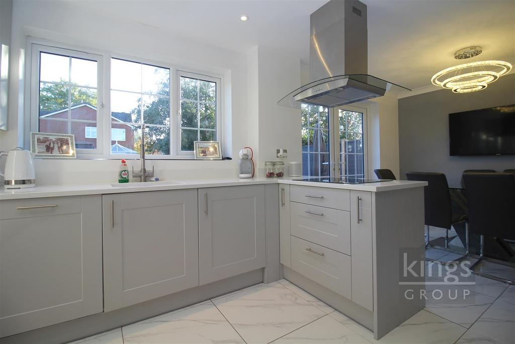 Kitchen 1.jpg
