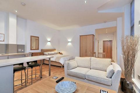 Studio to rent, Bolt Court, City Of London, EC4A