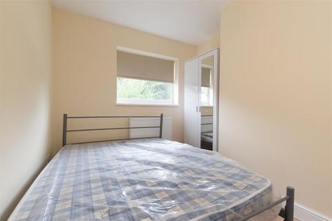 1 bedroom in a house share to rent, 103 Bath Road, Newcastle-under-Lyme ST5