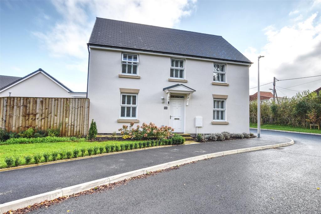 Turnstone Lane, Yelland, Barnstaple, Devon, EX31 4 bed detached house