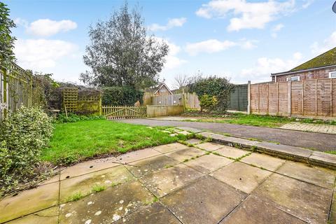 4 Beverley Close, Yapton, Arundel, BN18 0AF