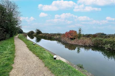 8 Towpath Avenue, Northampton, NN4 9DU