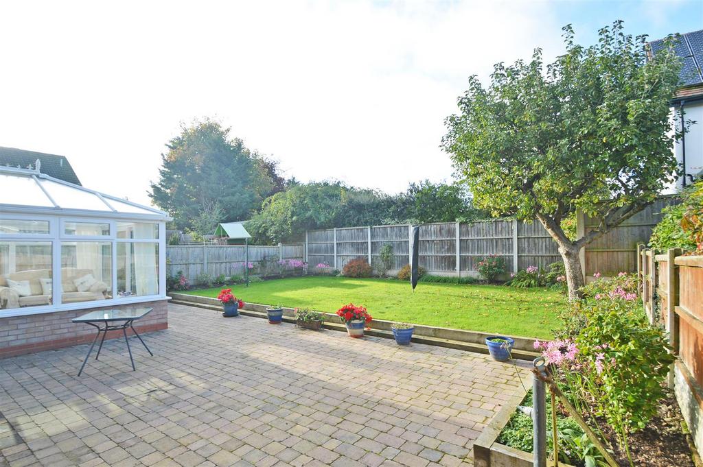 Pendle Way, Meole Village, Shrewsbury 5 bed detached house for sale £