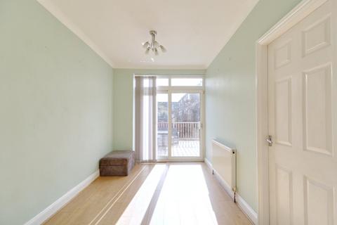 3 bedroom terraced house for sale, Wentworth Way, Rainham RM13