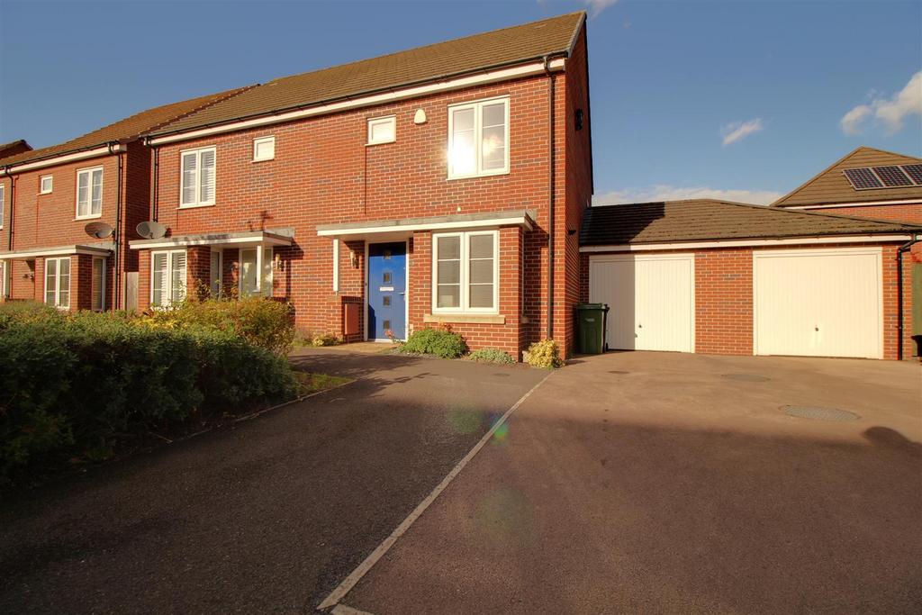 Mainsail Lane, Hempsted, Gloucester 3 bed end of terrace house for sale