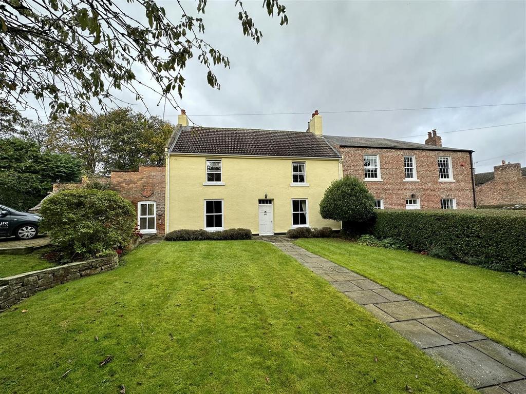 South Terrace, CroftonTees 4 bed semidetached house £2,500 pcm (£