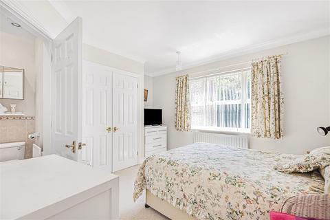 15 Abbotsmead Place, Caversham, Reading, RG4 8BB