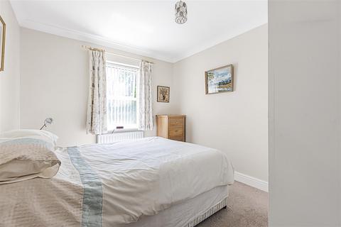 15 Abbotsmead Place, Caversham, Reading, RG4 8BB