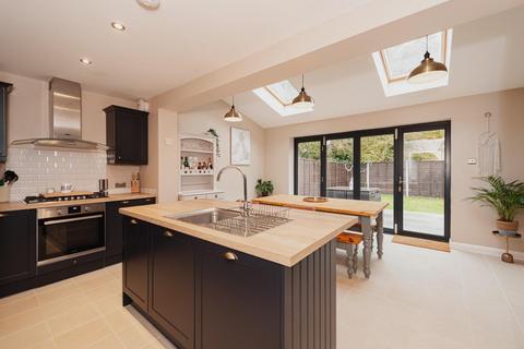 28 Shortcroft Road, Epsom, KT17 2EW