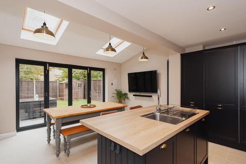 28 Shortcroft Road, Epsom, KT17 2EW