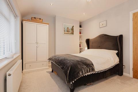 28 Shortcroft Road, Epsom, KT17 2EW