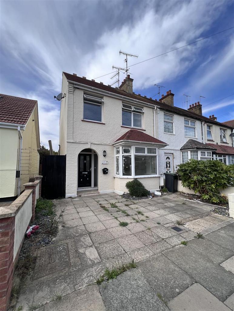 Seaforth Grove, SouthendonSea 3 bed semidetached house for sale £