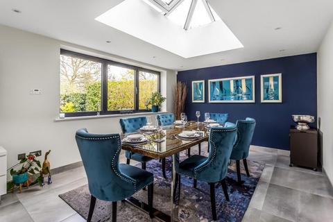 7 Maplehurst, Leatherhead, KT22 9NB