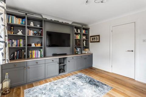 7 Maplehurst, Leatherhead, KT22 9NB