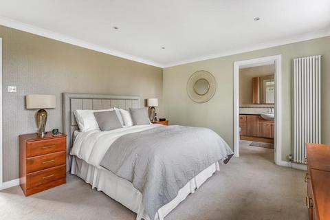 7 Maplehurst, Leatherhead, KT22 9NB