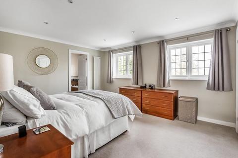 7 Maplehurst, Leatherhead, KT22 9NB