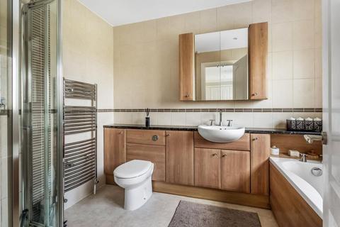 7 Maplehurst, Leatherhead, KT22 9NB