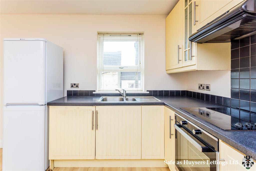 Open plan lounge/kitchen