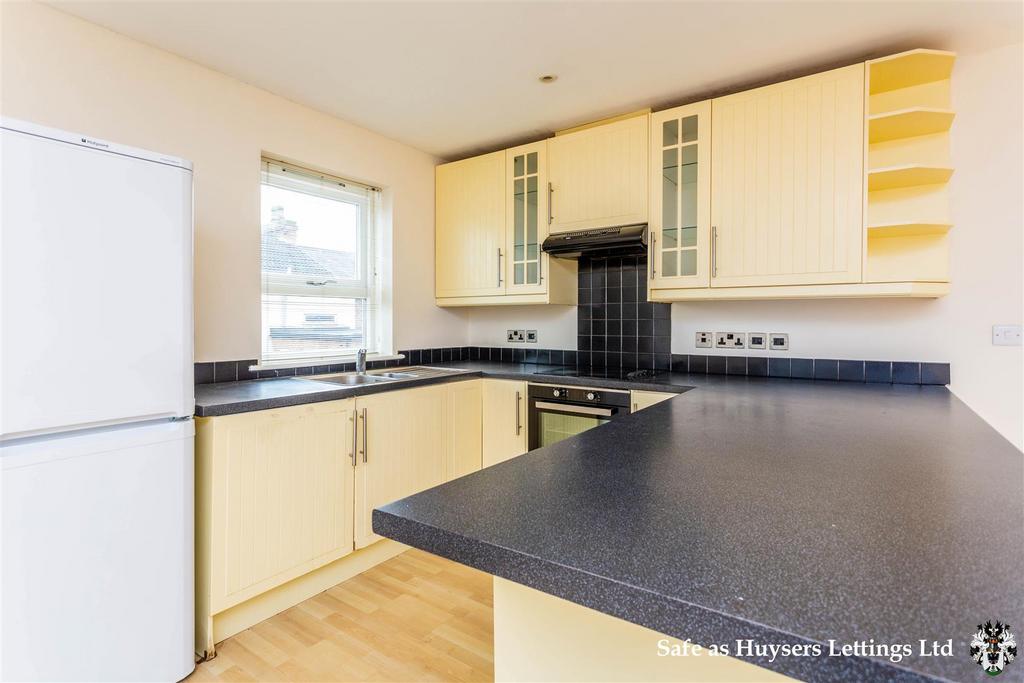 Open plan lounge/kitchen