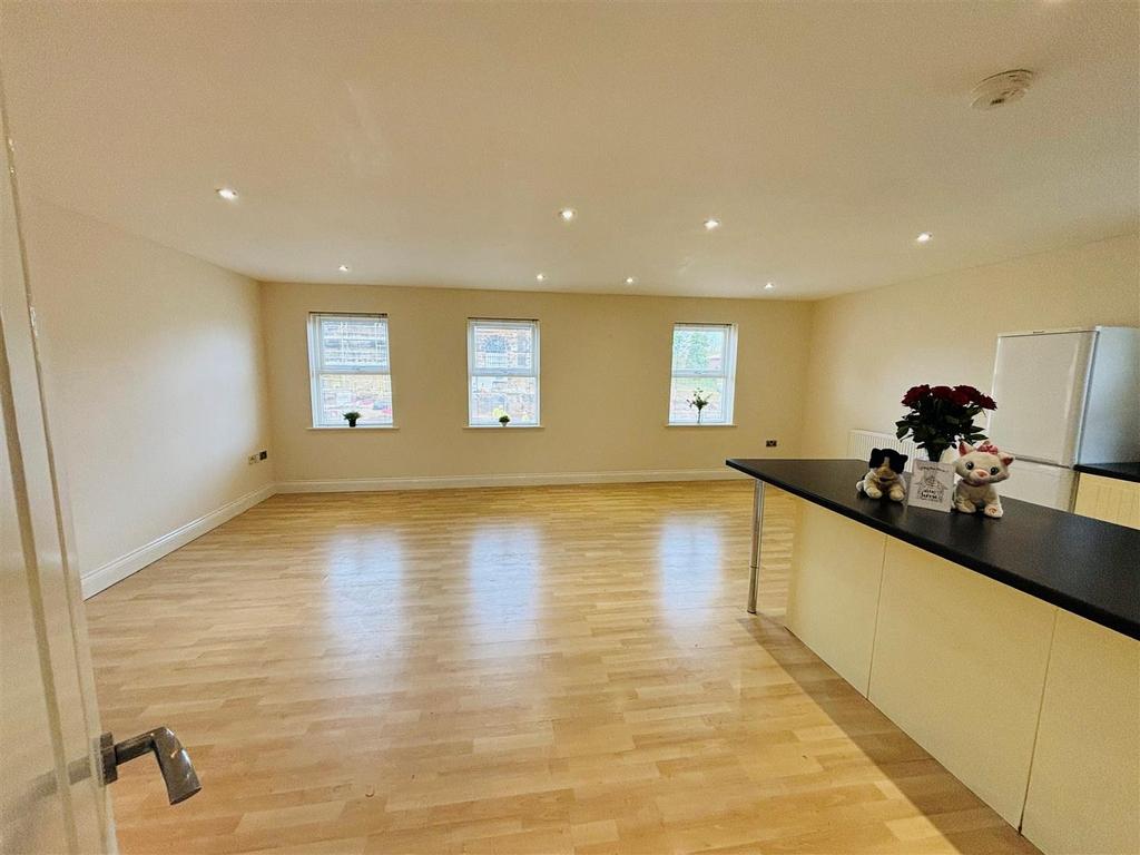 Open plan lounge/kitchen