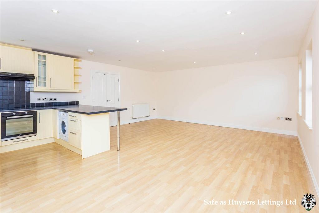 Open plan lounge/kitchen