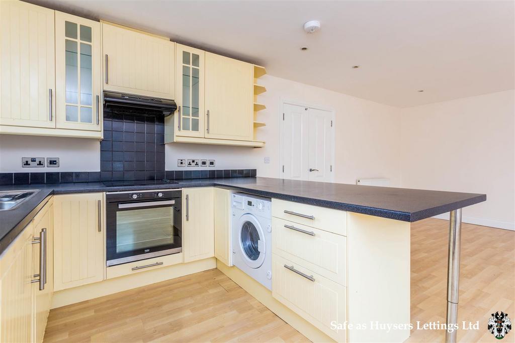 Open plan lounge/kitchen