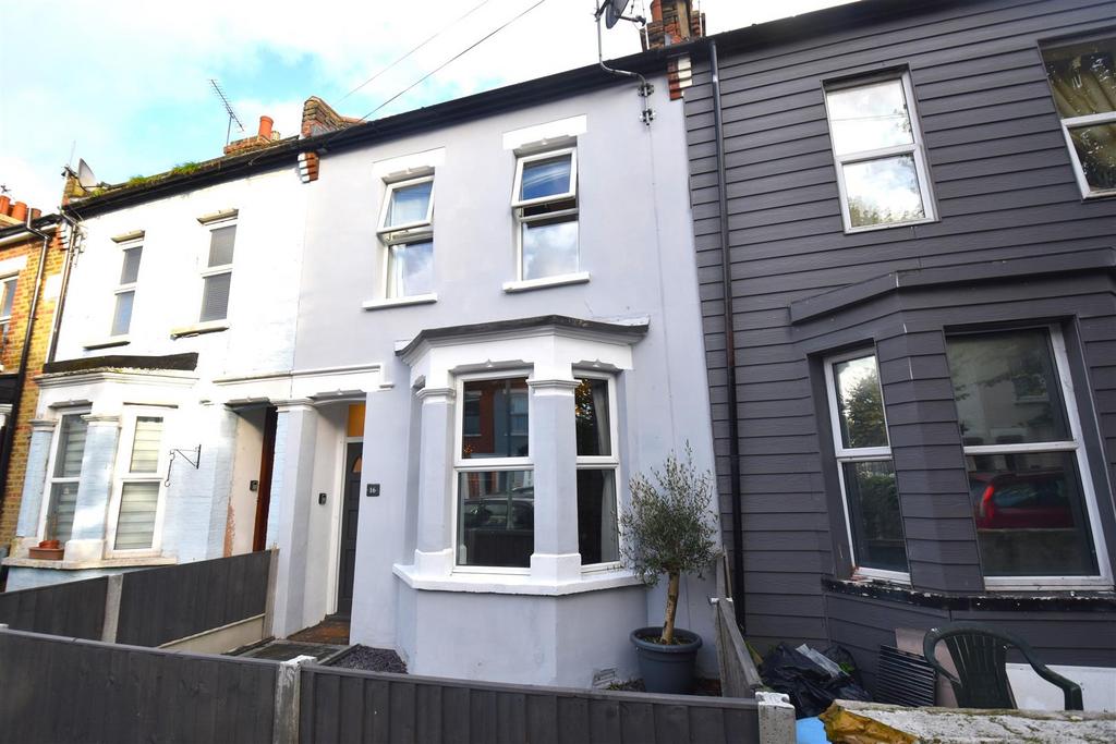 Salisbury Avenue, WestcliffOnSea 3 bed terraced house for sale £300,000