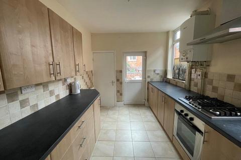 4 bedroom terraced house to rent - Thurlow Road, Leicester